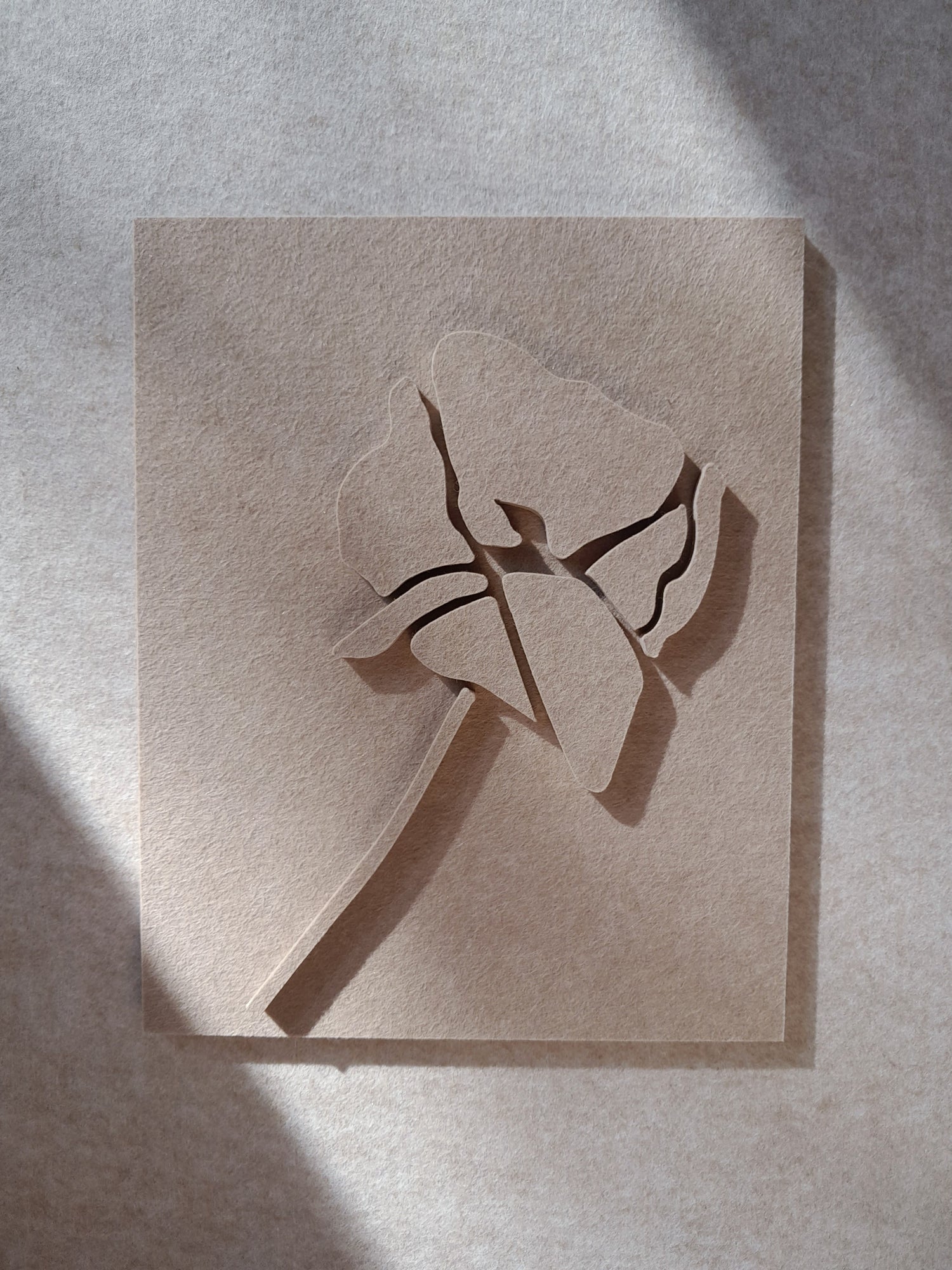 Duurzaam kunstwerk gemaakt van pet vilt ook wel gebruikt als akoestische wanddecoratie website www.studiogein.nl